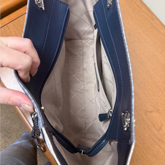 Michael Kors Handbag - Picture 3 of 4